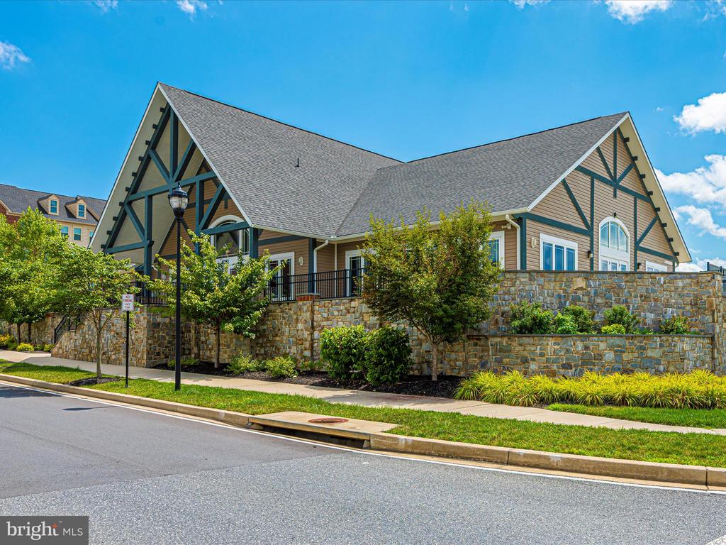 6385 Walcott Ln