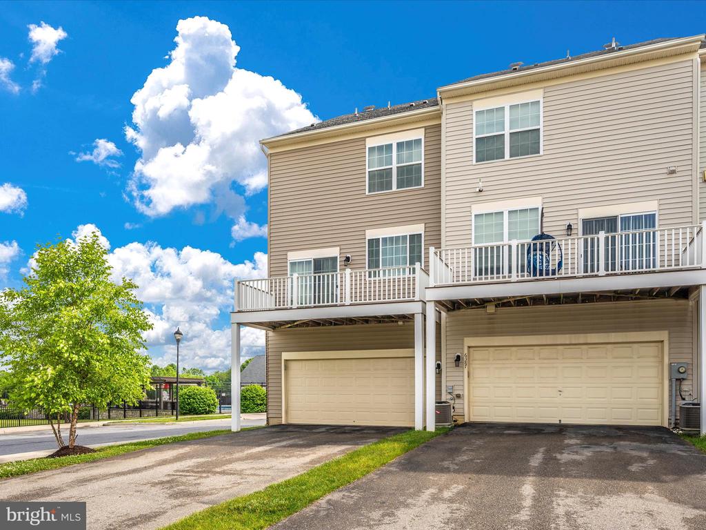 6385 Walcott Ln