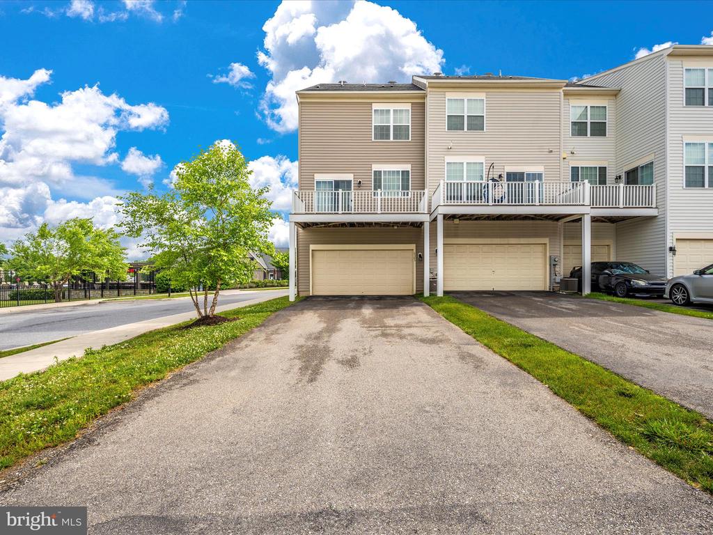 6385 Walcott Ln