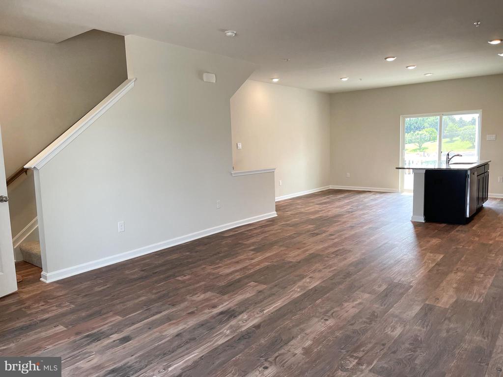 1216 DAPHNE WAY