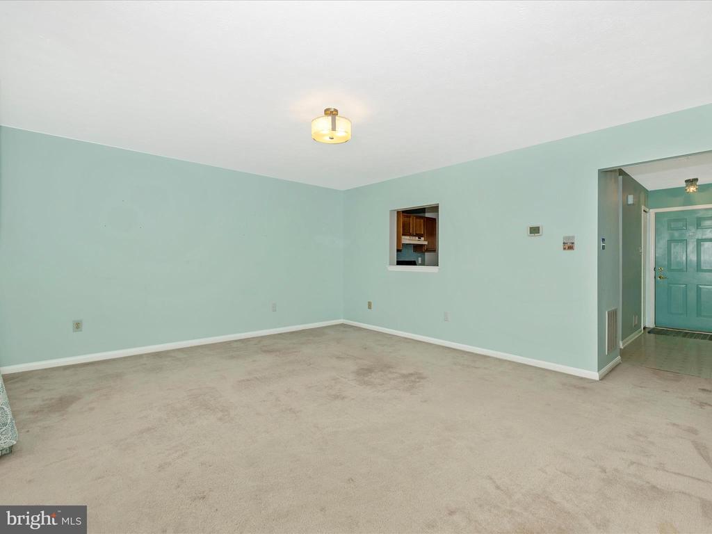 1235 Dahlia Ln