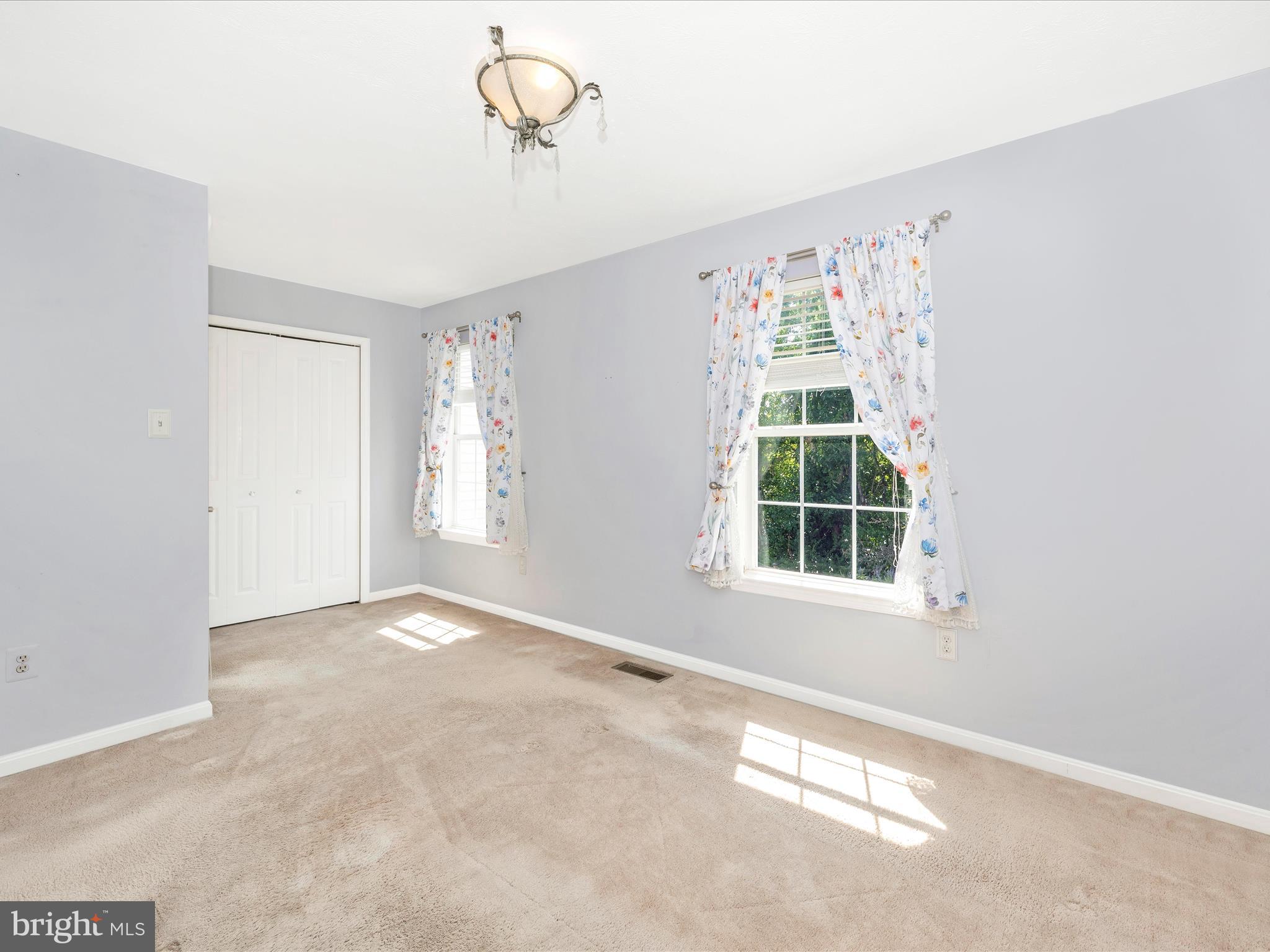 1235 Dahlia Ln