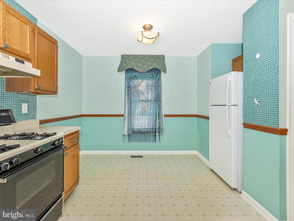 1235 Dahlia Ln