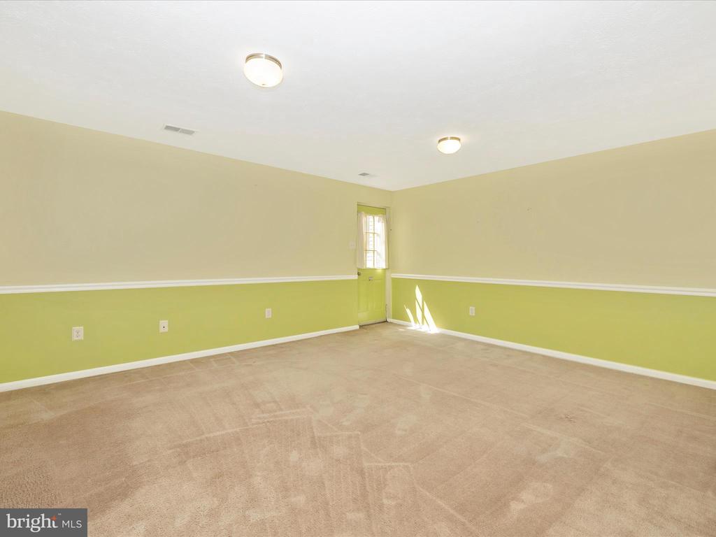 1235 Dahlia Ln