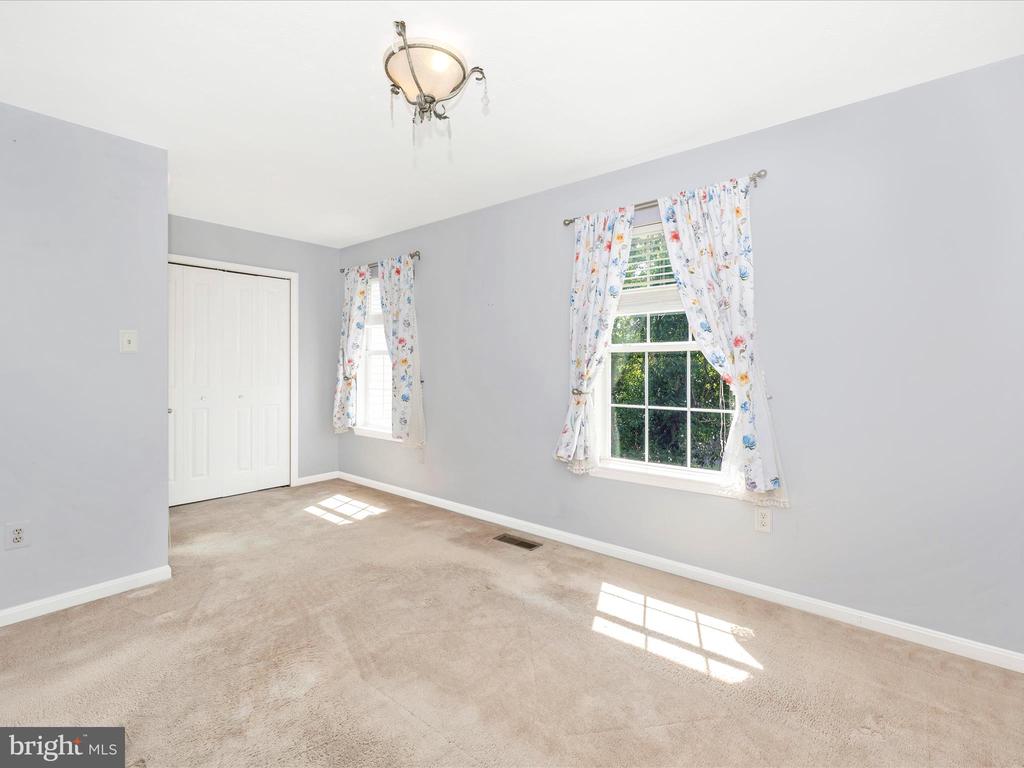 1235 Dahlia Ln