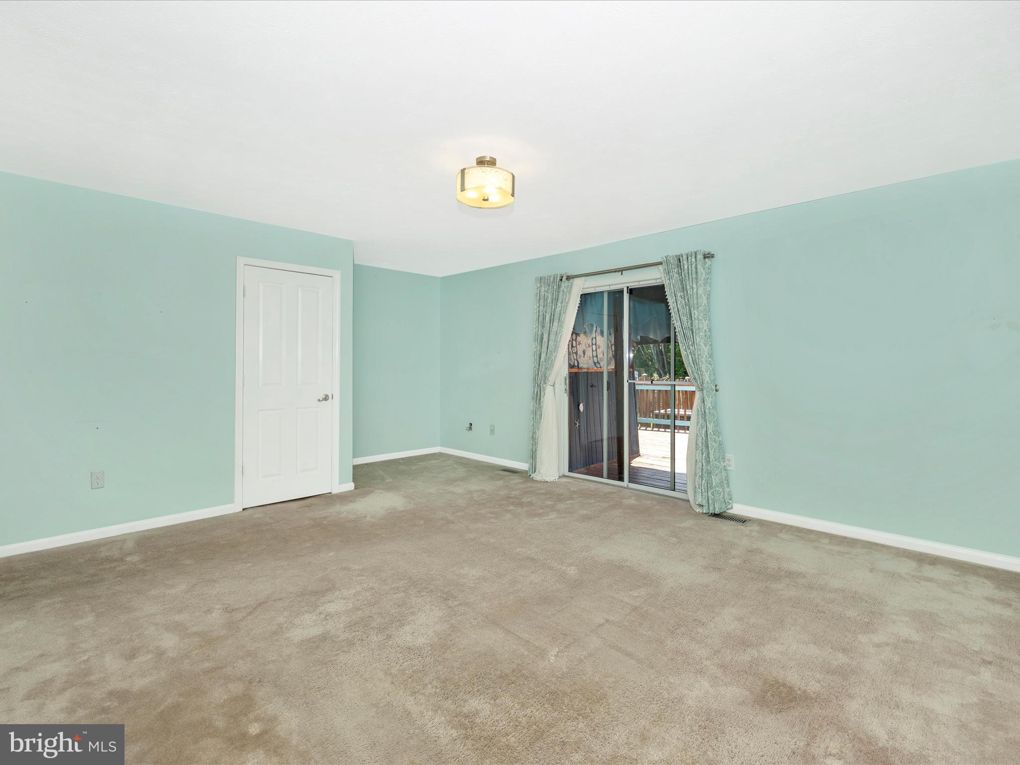 1235 Dahlia Ln