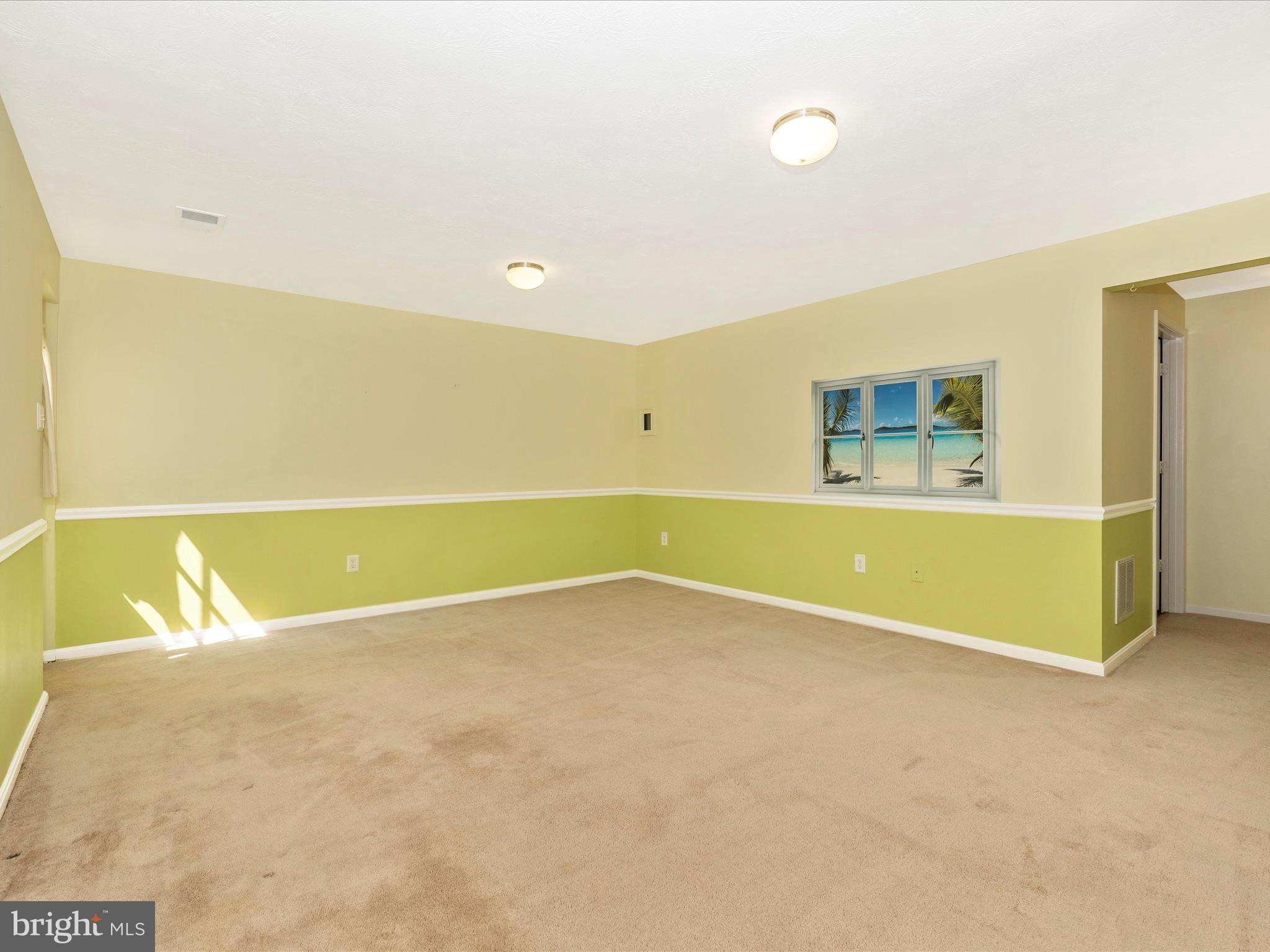 1235 Dahlia Ln