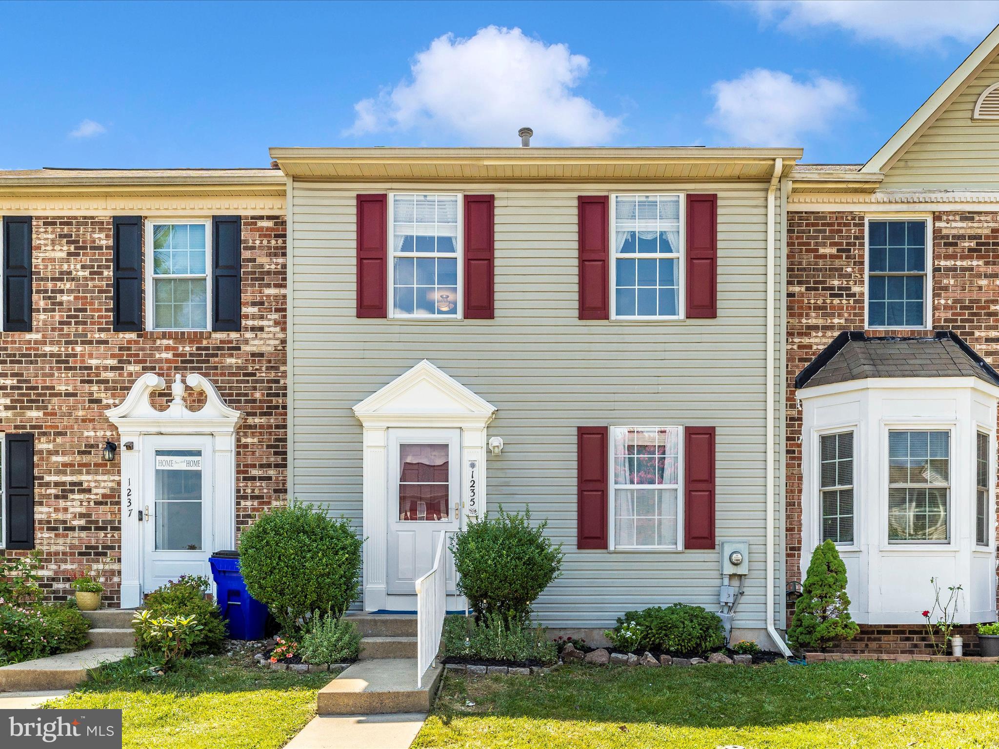 1235 Dahlia Ln