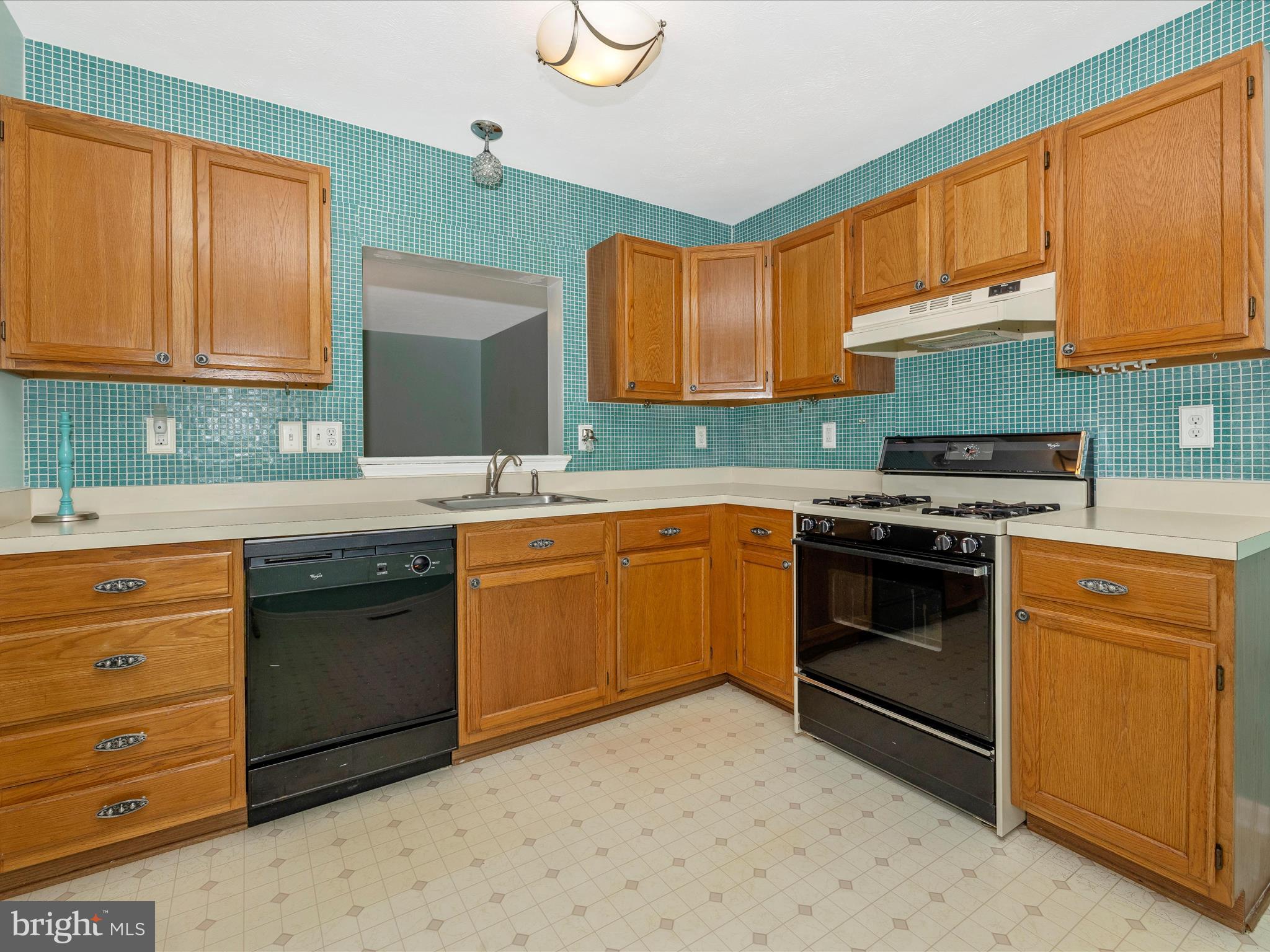 1235 Dahlia Ln