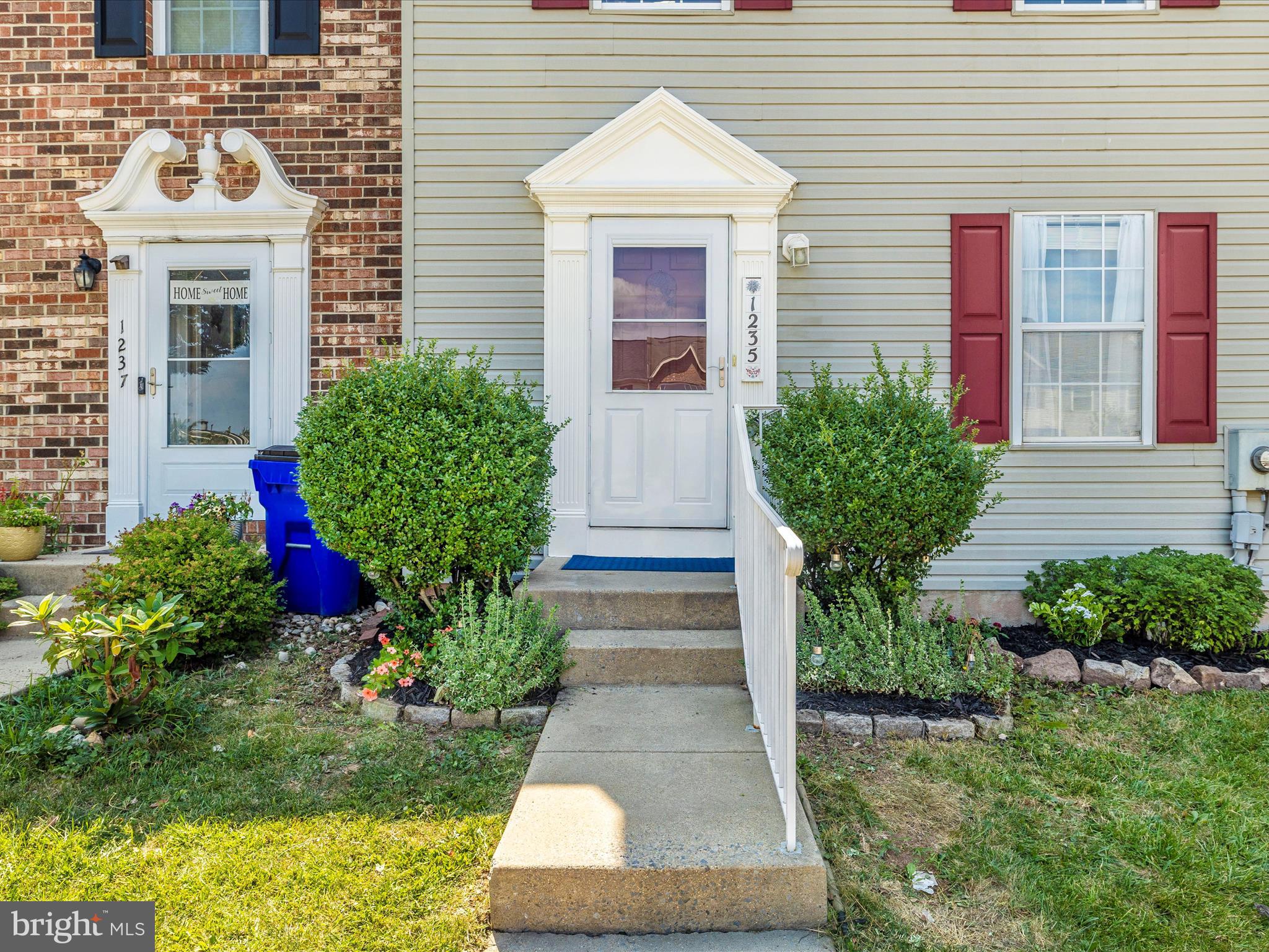 1235 Dahlia Ln