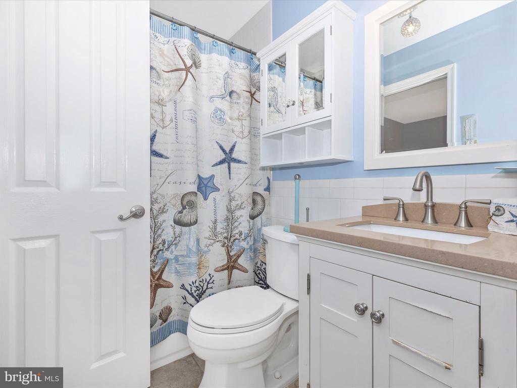 1235 Dahlia Ln
