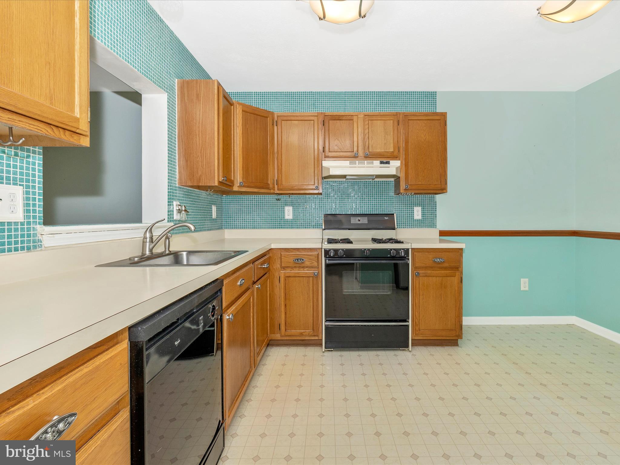1235 Dahlia Ln