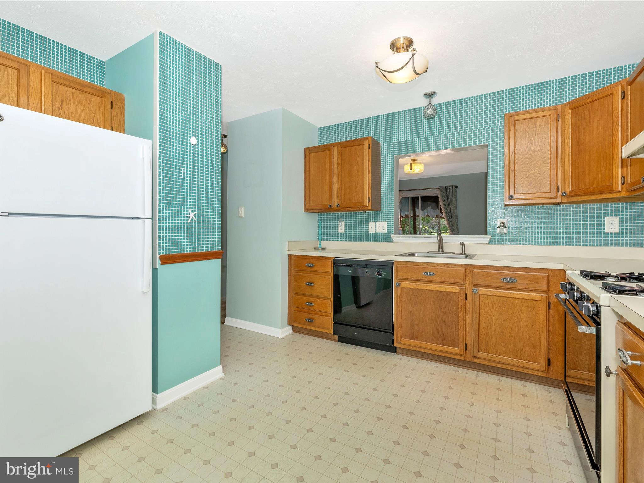 1235 Dahlia Ln