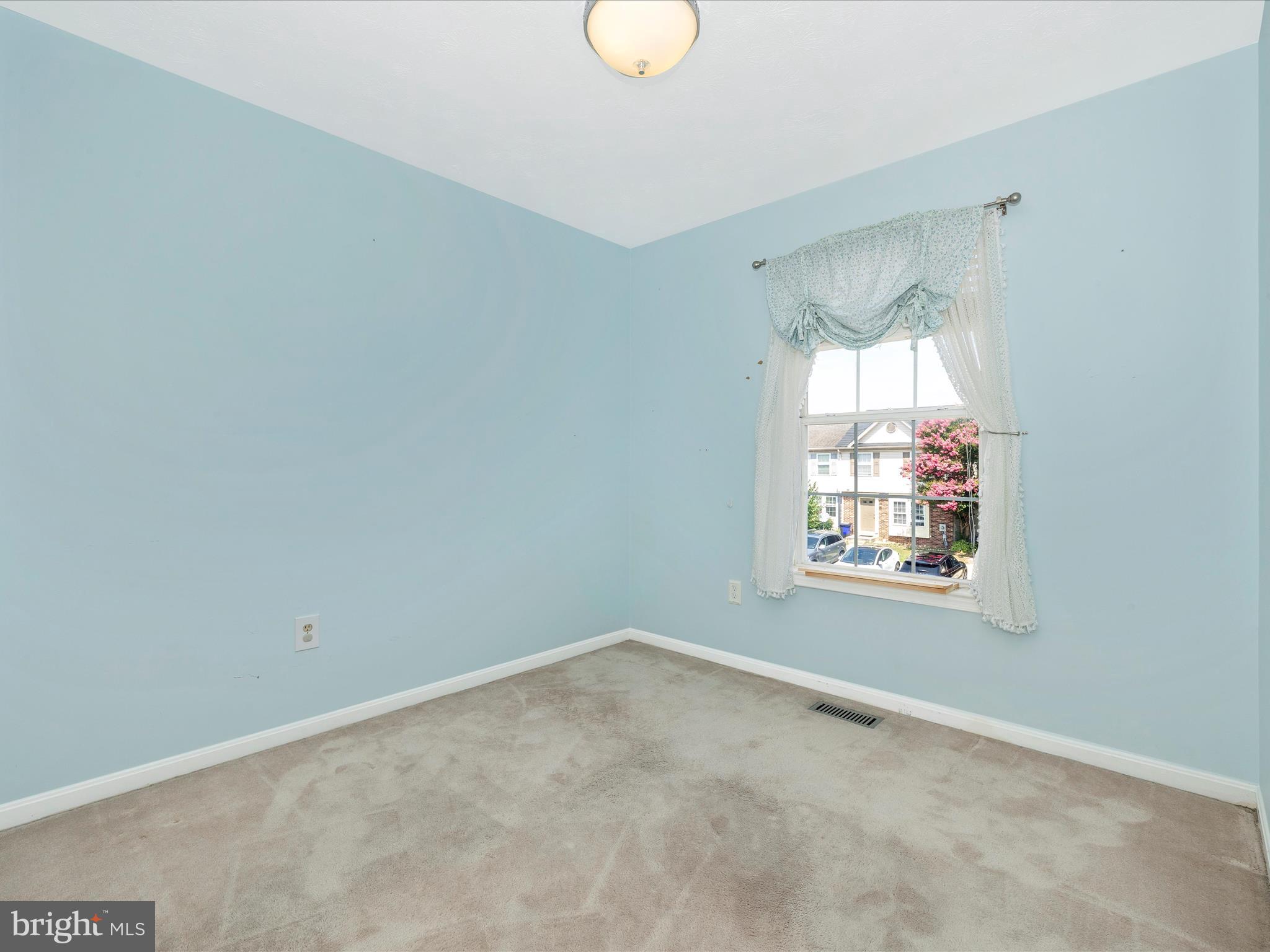 1235 Dahlia Ln