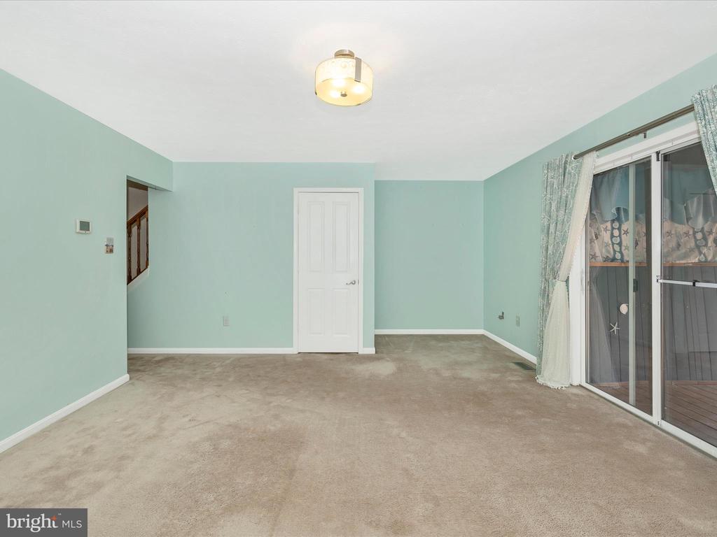 1235 Dahlia Ln
