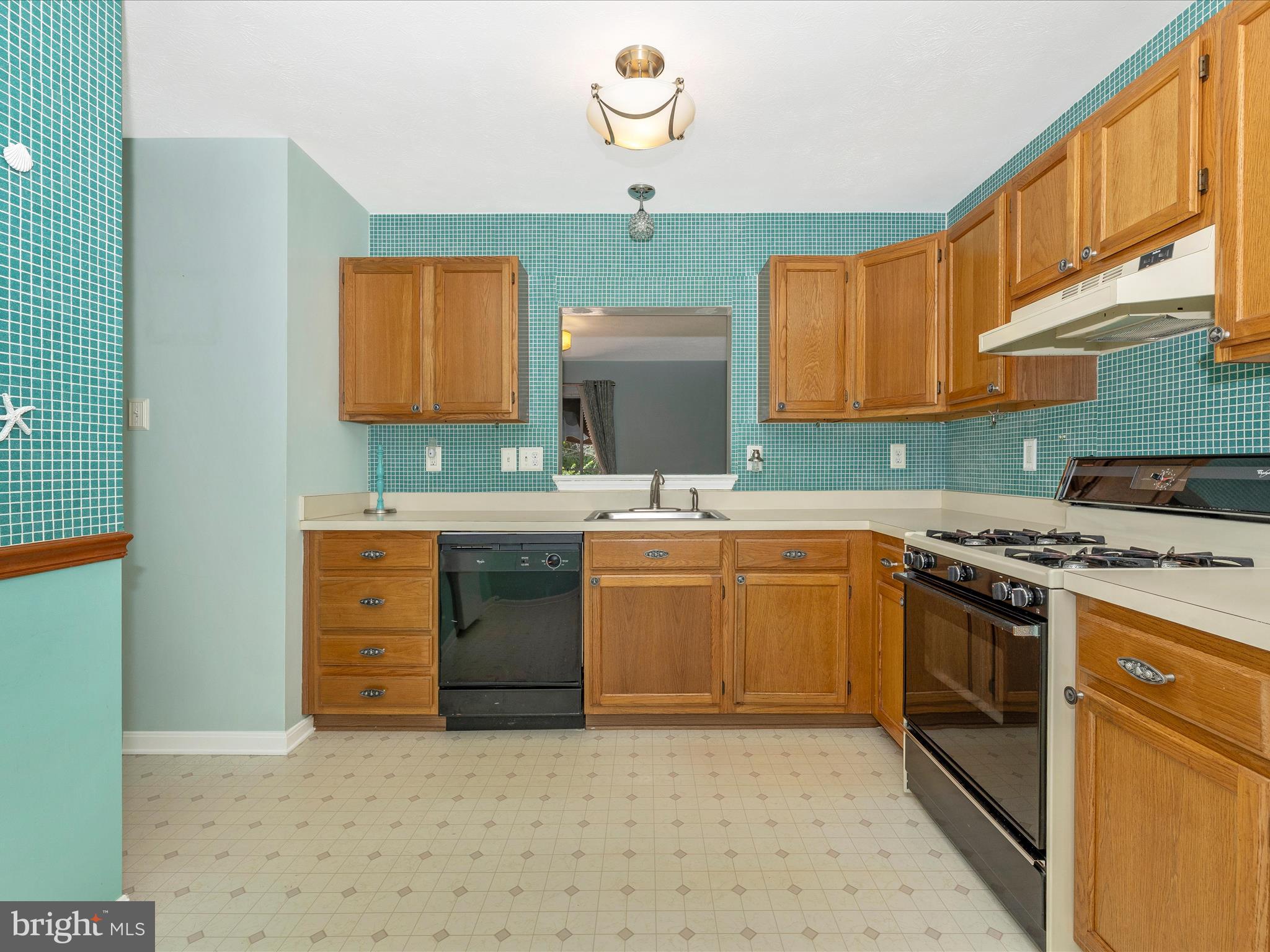 1235 Dahlia Ln