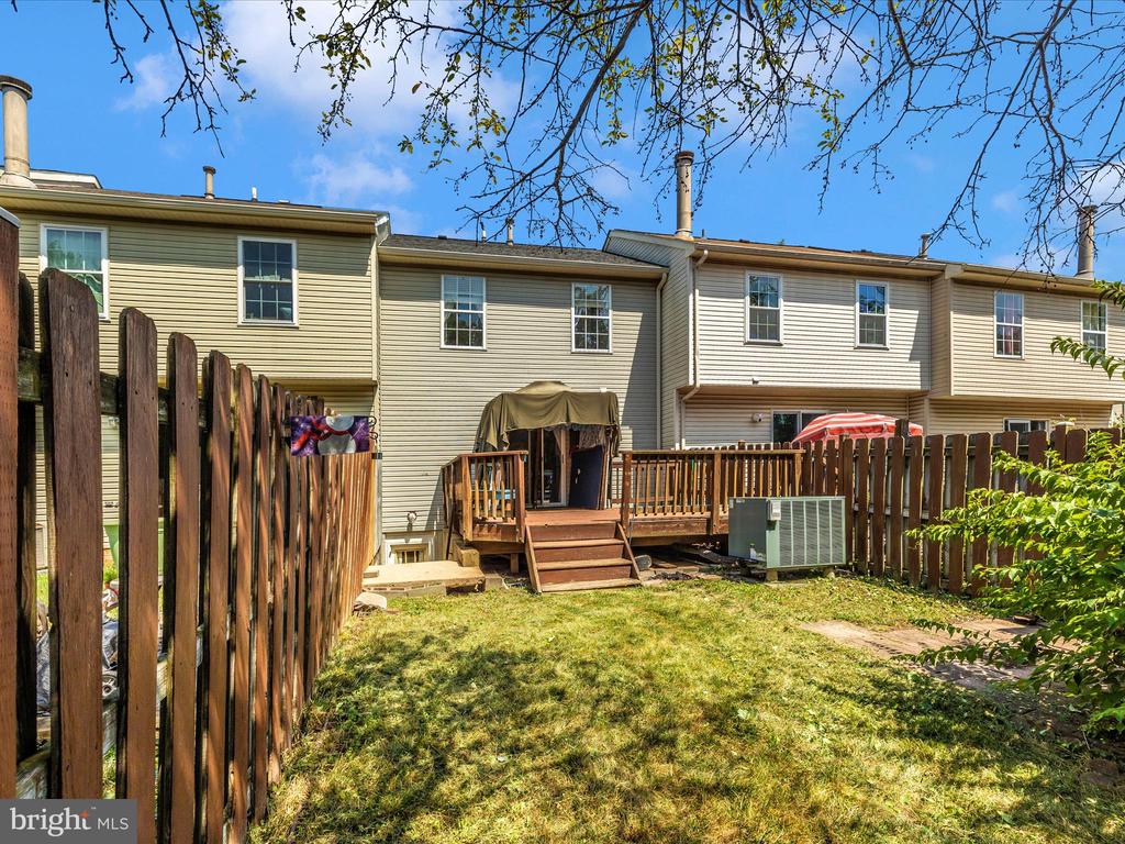 1235 Dahlia Ln