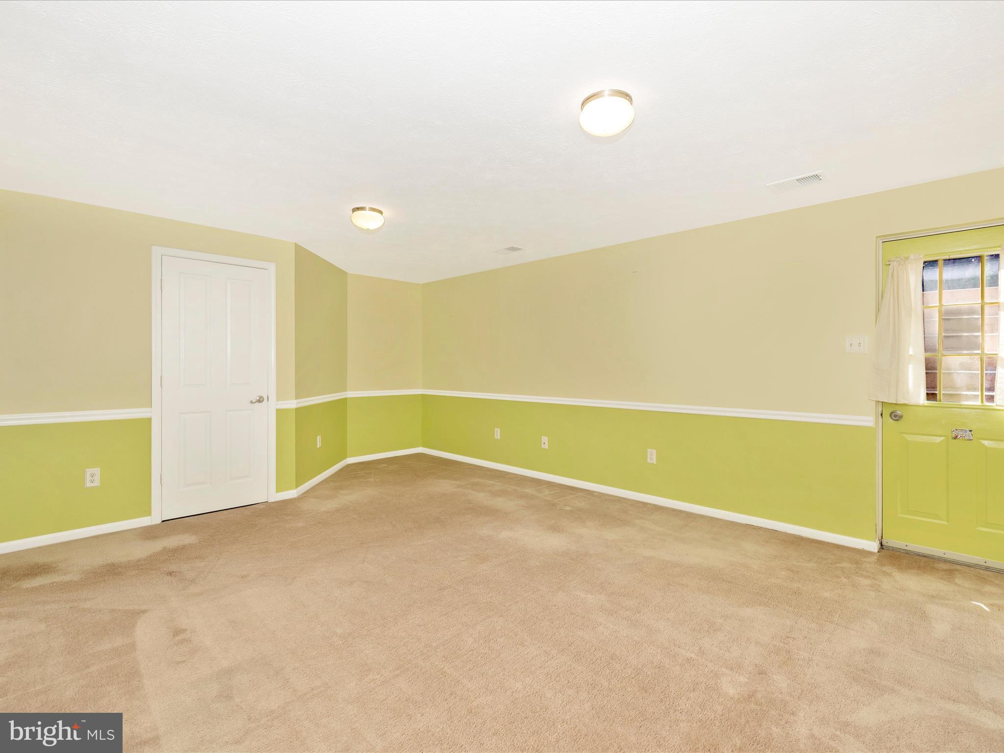 1235 Dahlia Ln