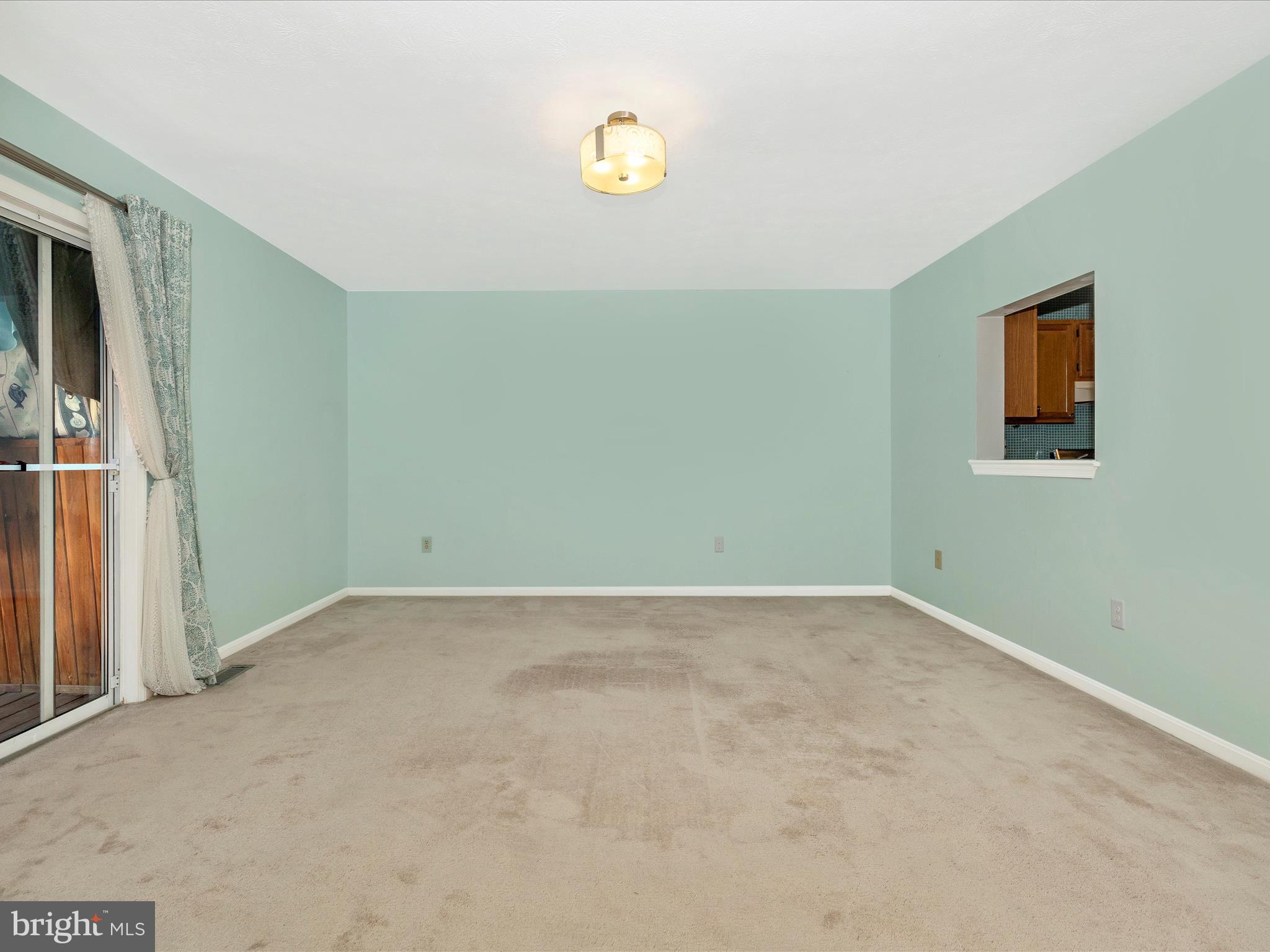 1235 Dahlia Ln