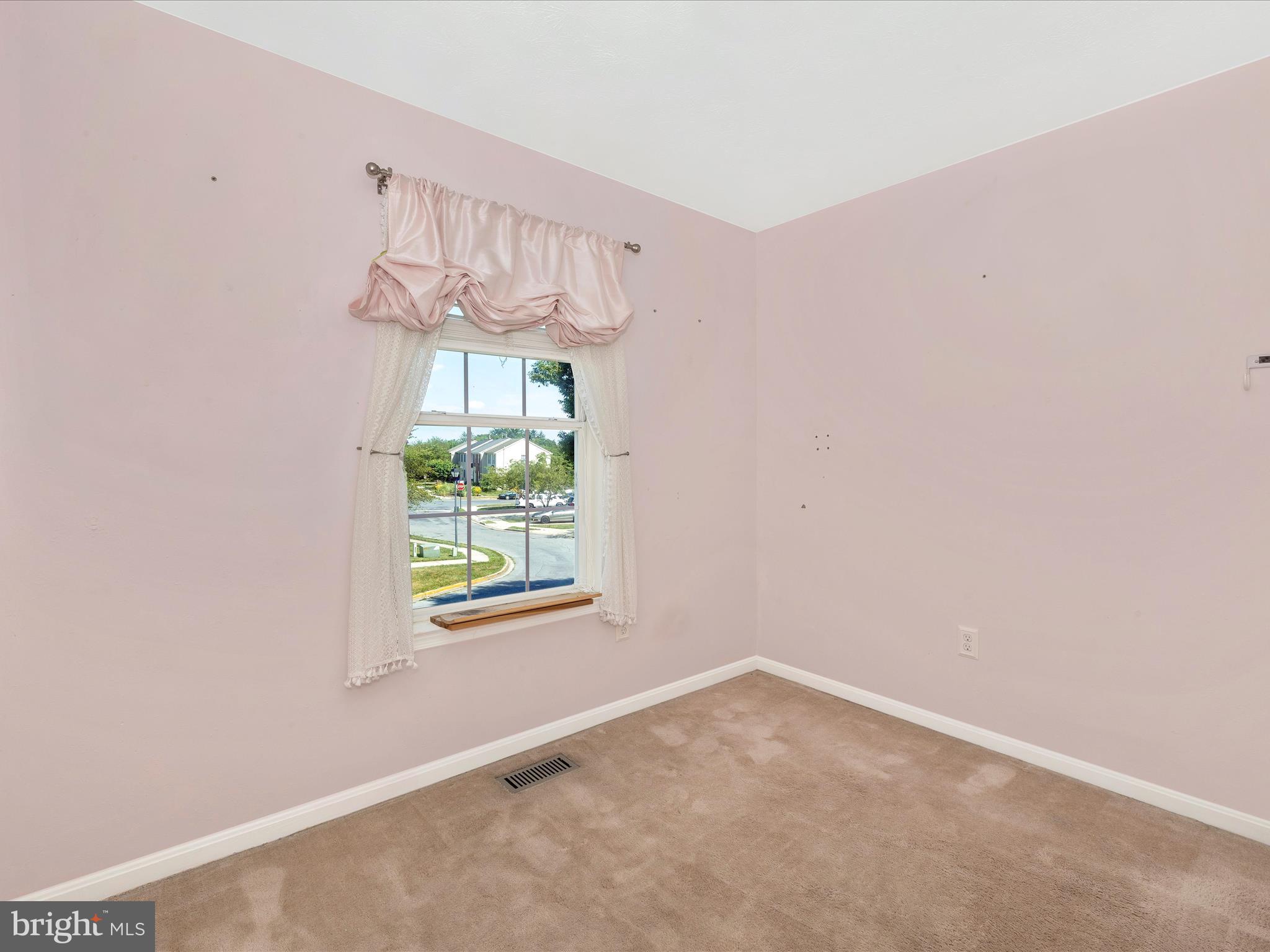 1235 Dahlia Ln