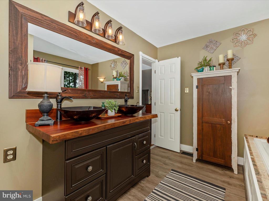 12348-A Sherwood Forest Dr