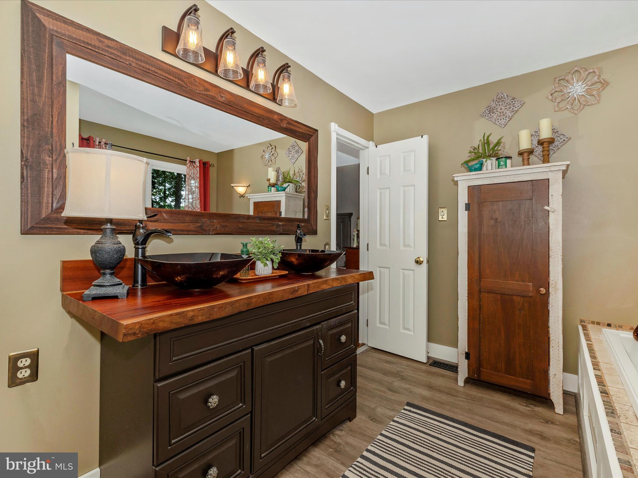 12348-A Sherwood Forest Dr