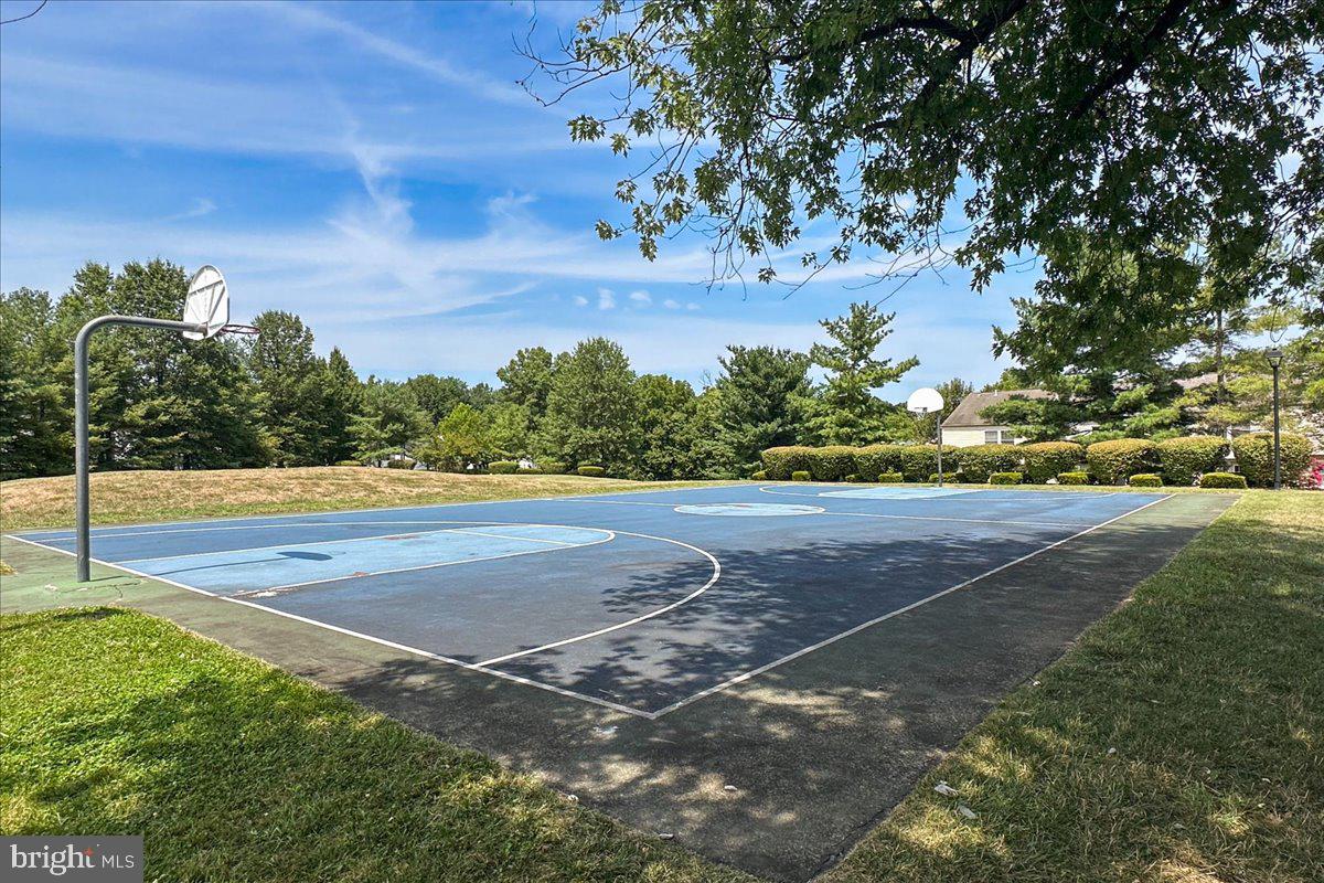 5627 Queen Anne Ct