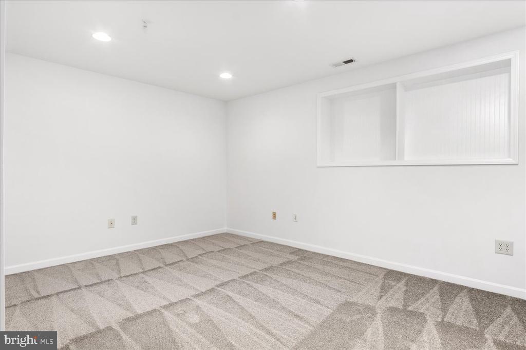 5627 Queen Anne Ct