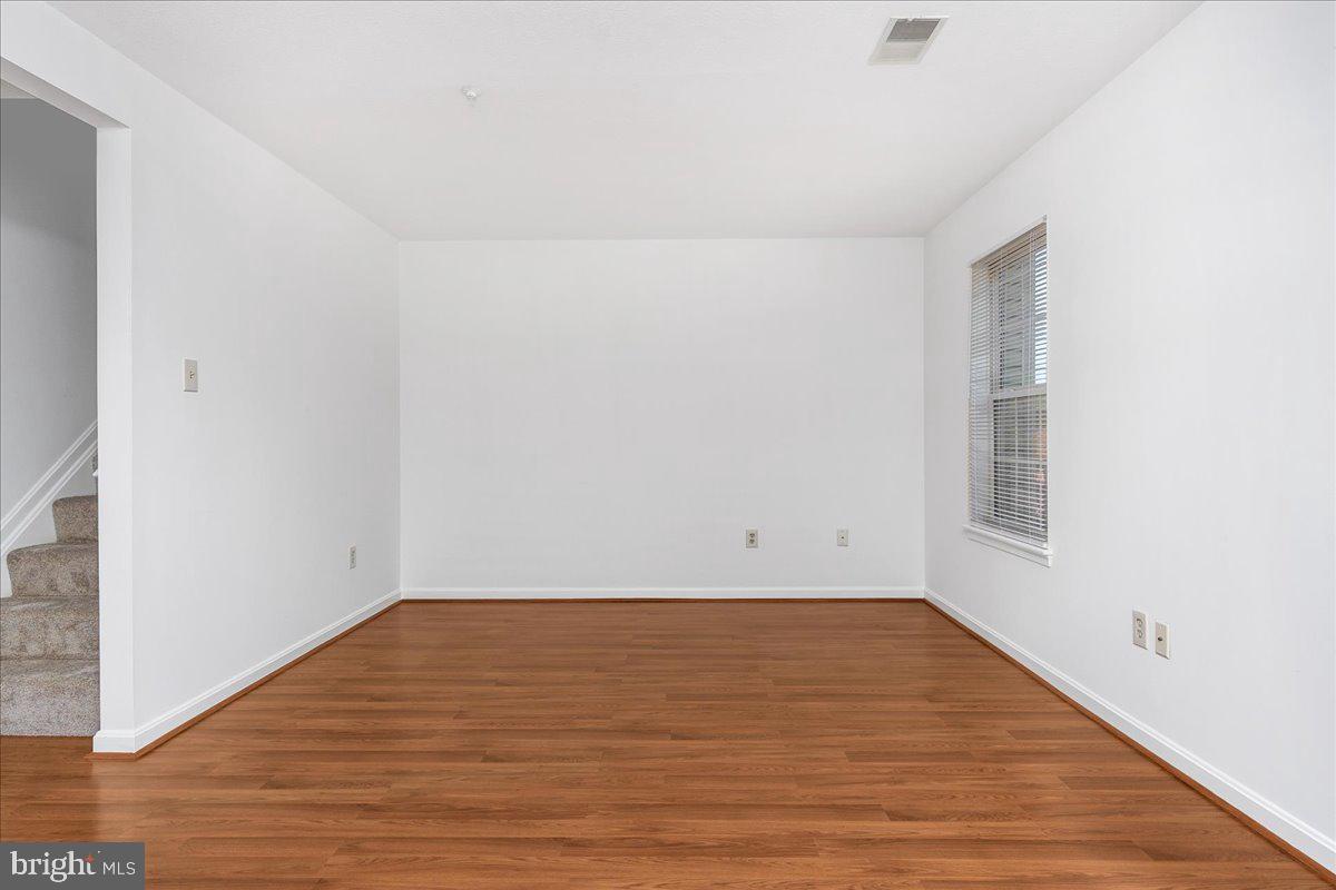 5627 Queen Anne Ct