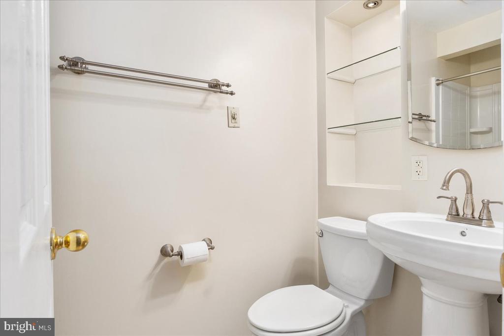 5627 Queen Anne Ct