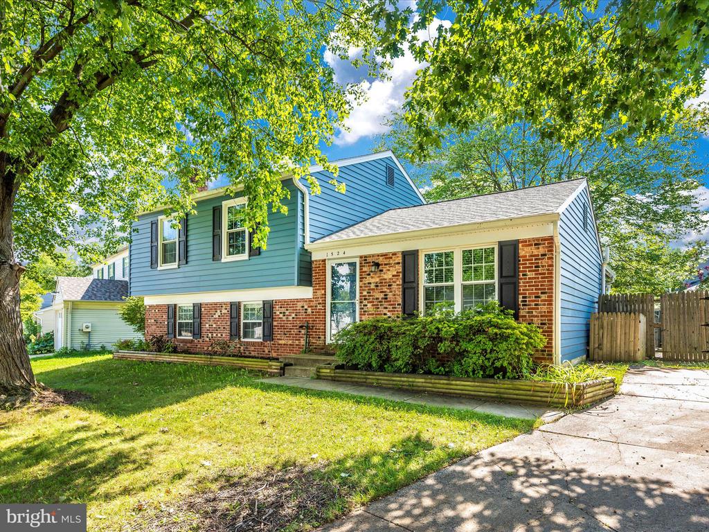 1524 Andover Ln
