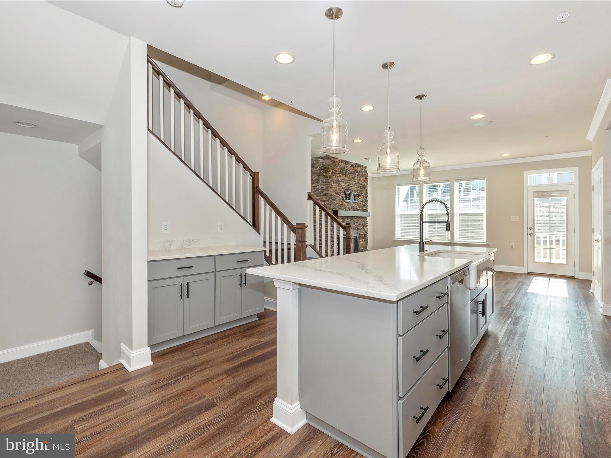905 Holden Rd