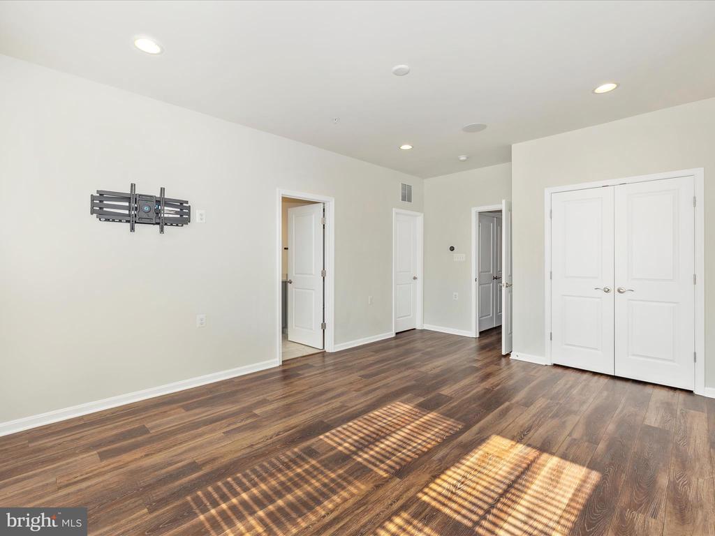 905 Holden Rd