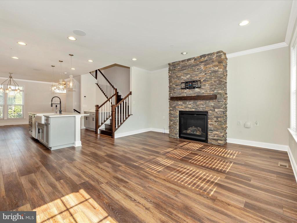 905 Holden Rd