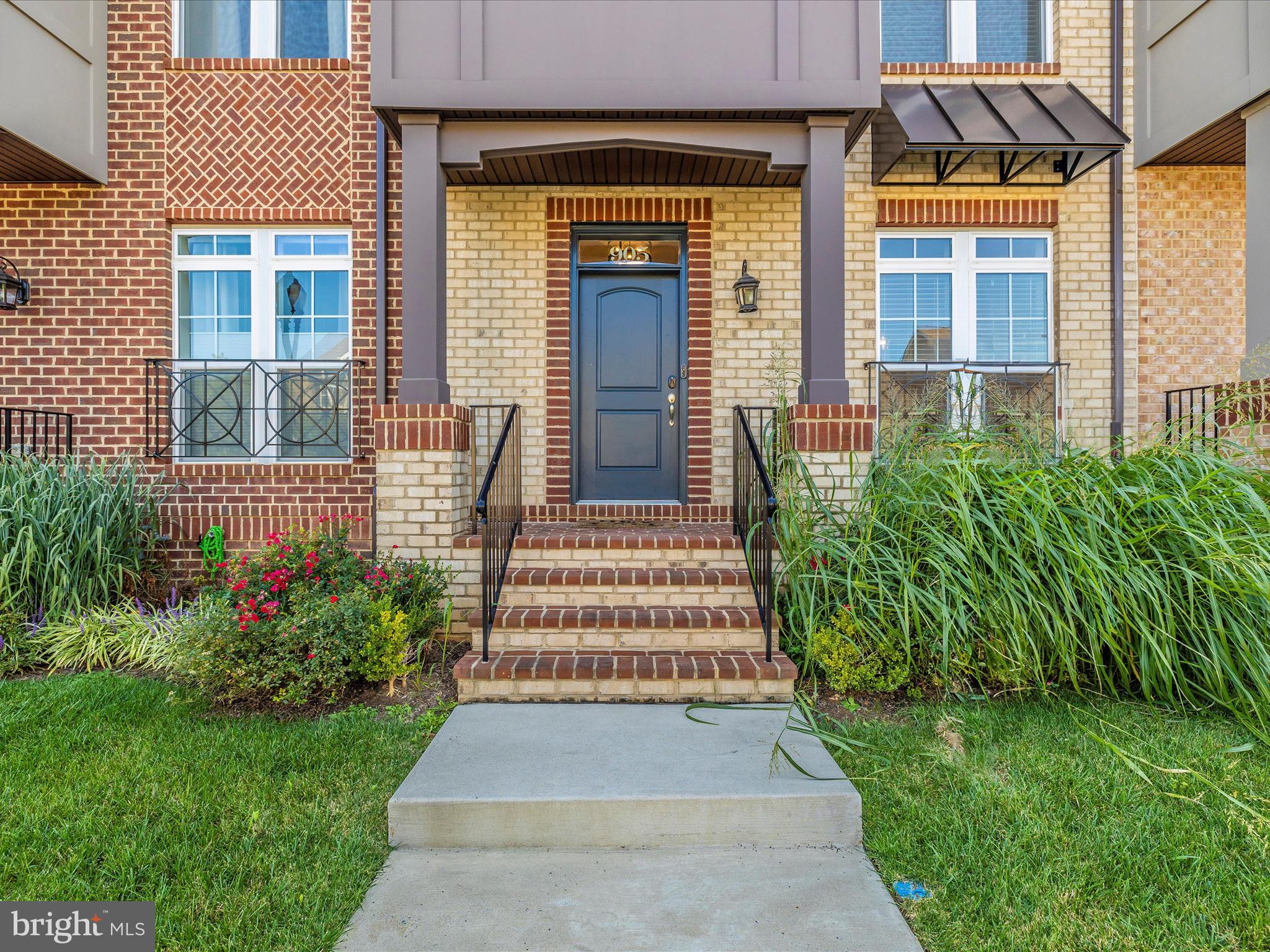 905 Holden Rd