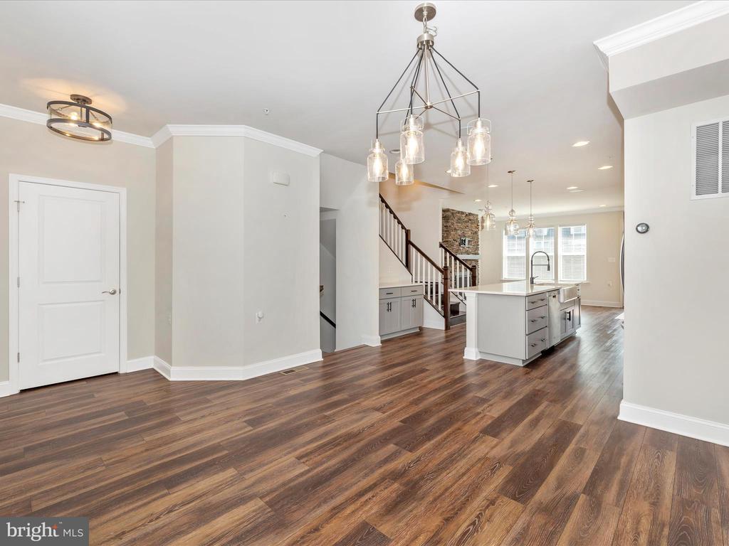 905 Holden Rd