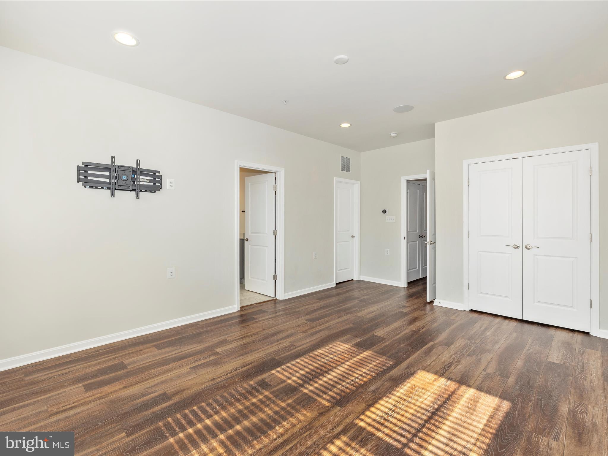 905 Holden Rd