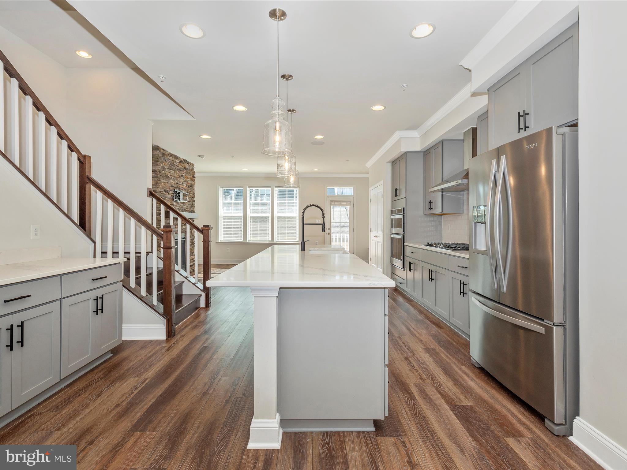 905 Holden Rd