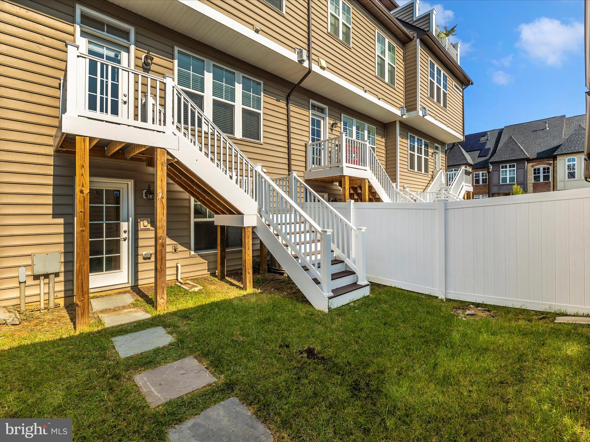 905 Holden Rd