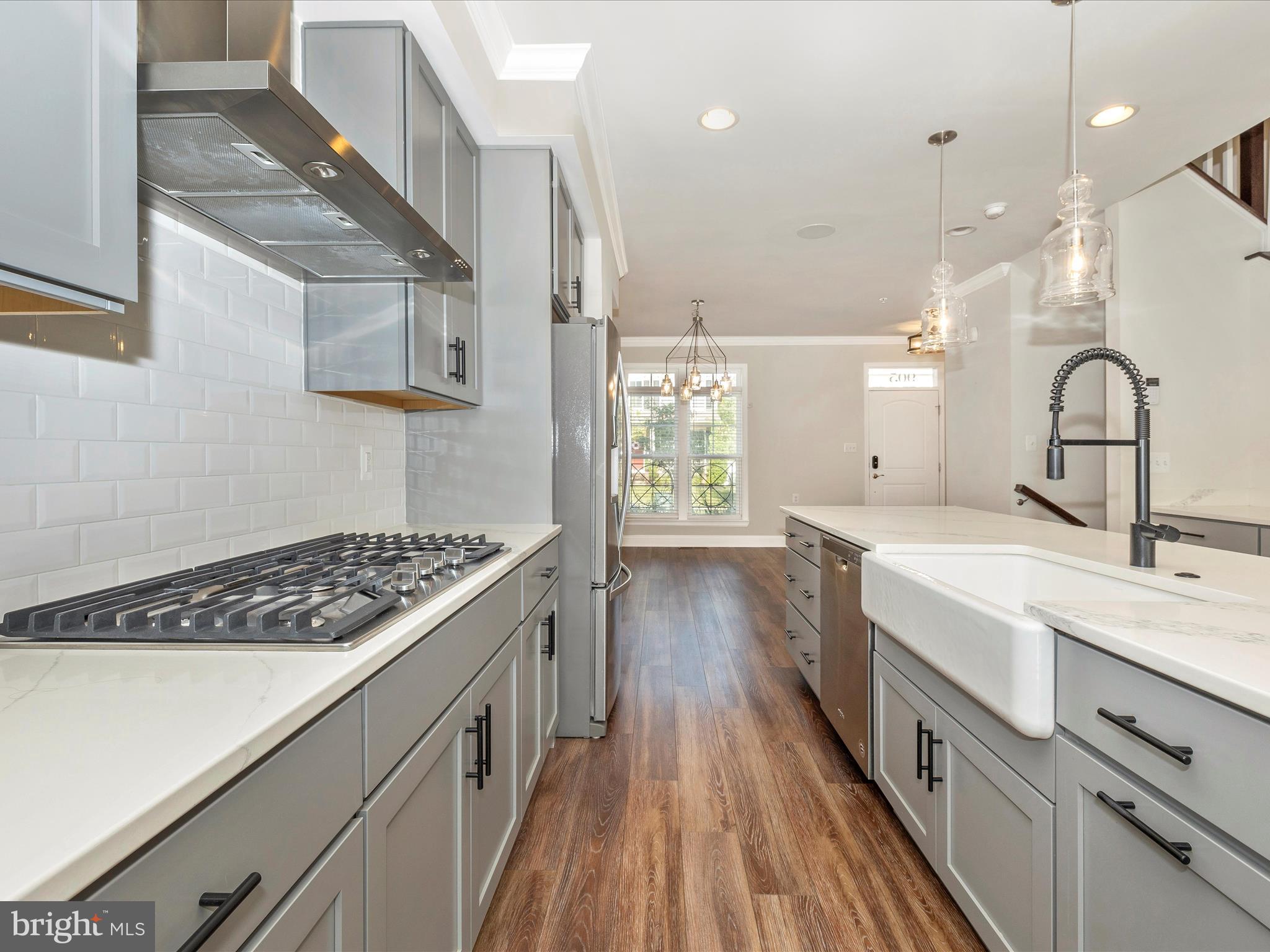 905 Holden Rd