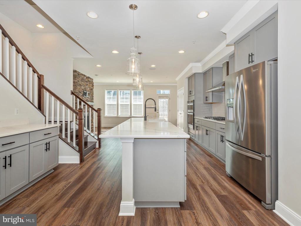 905 Holden Rd