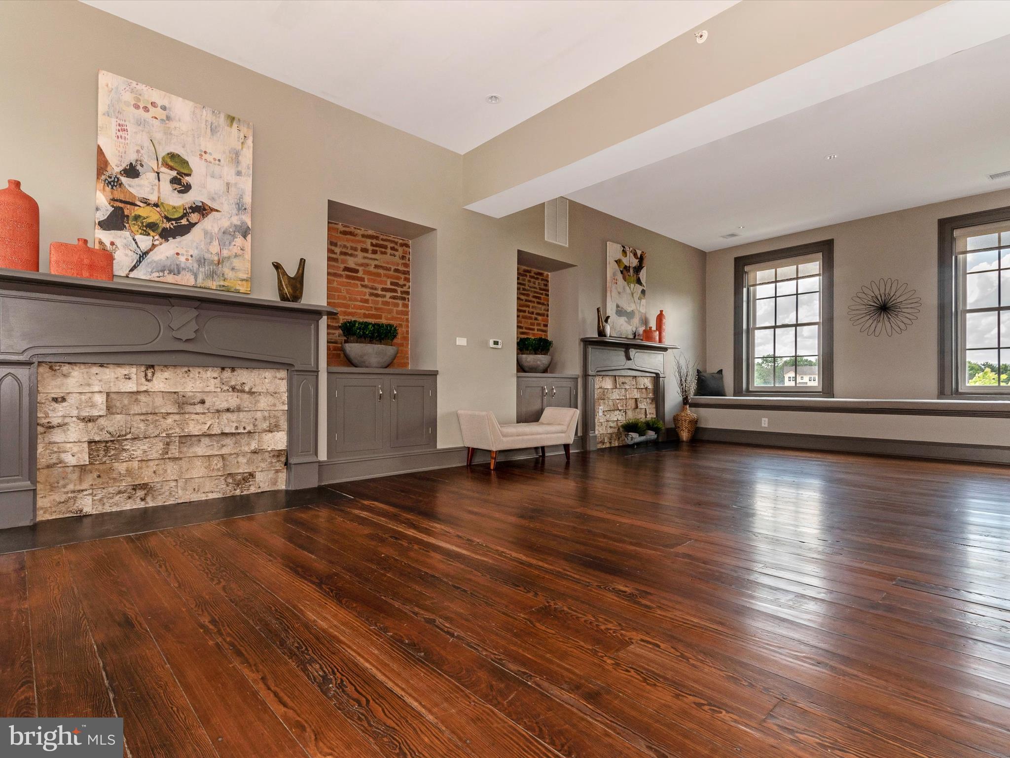 905 Holden Rd