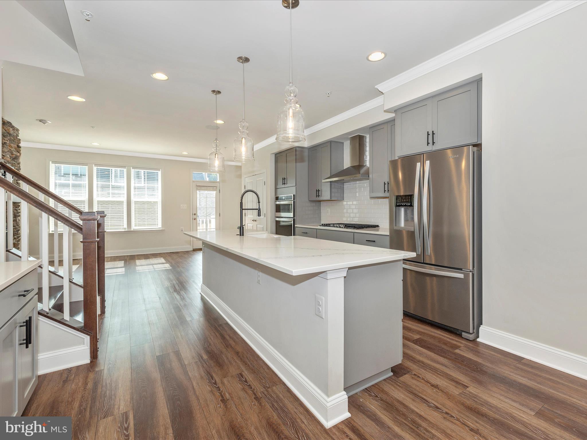 905 Holden Rd