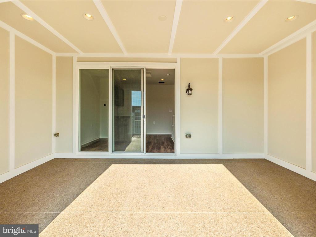 905 Holden Rd