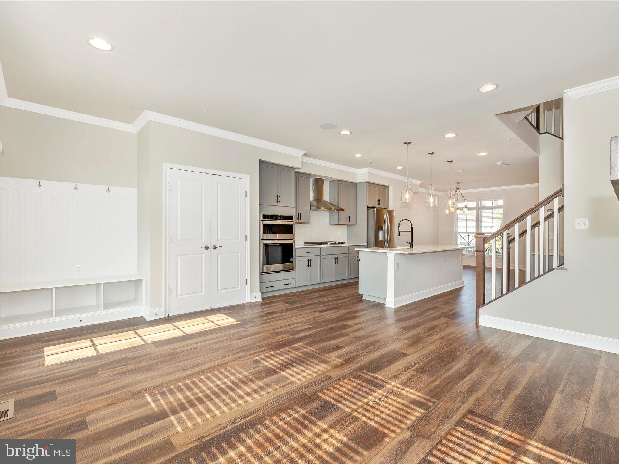 905 Holden Rd