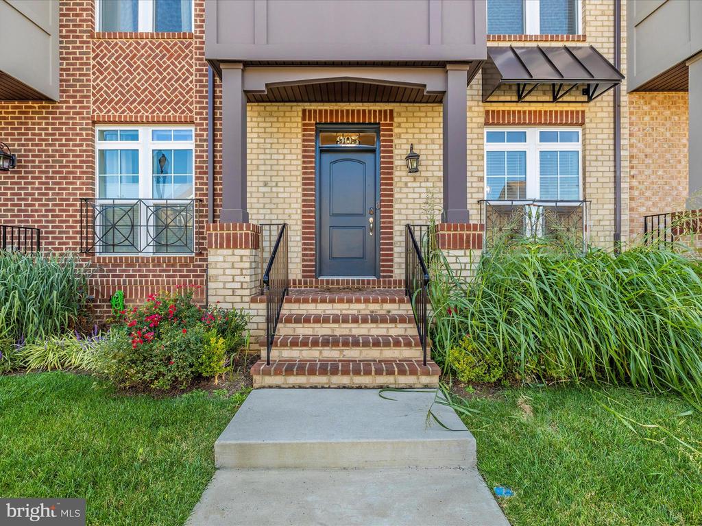 905 Holden Rd