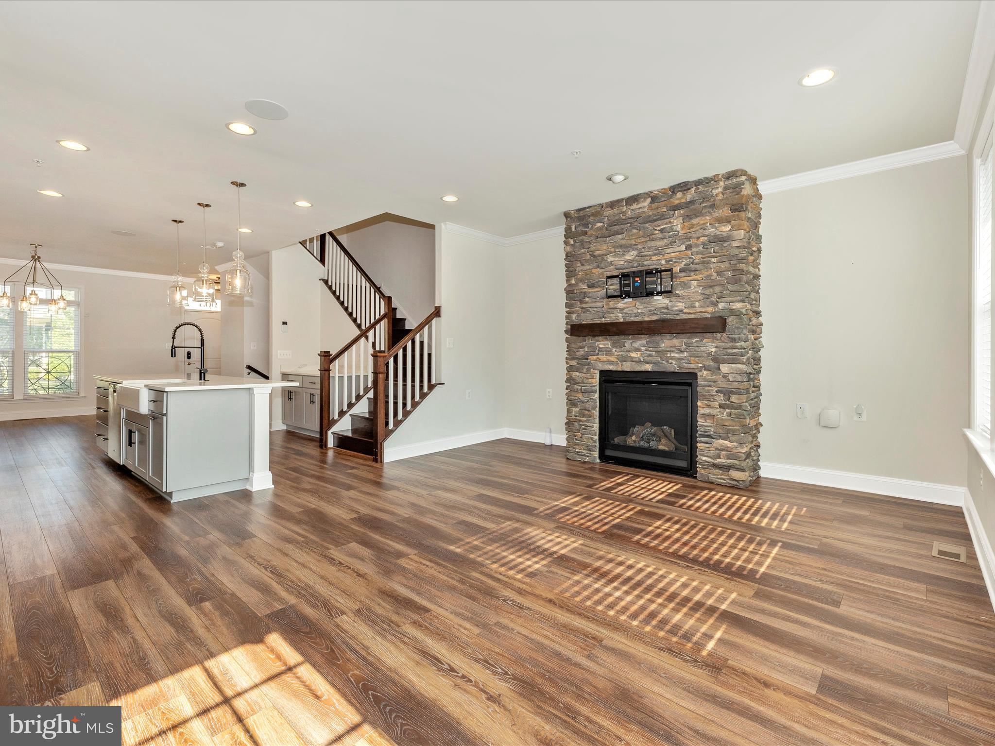 905 Holden Rd