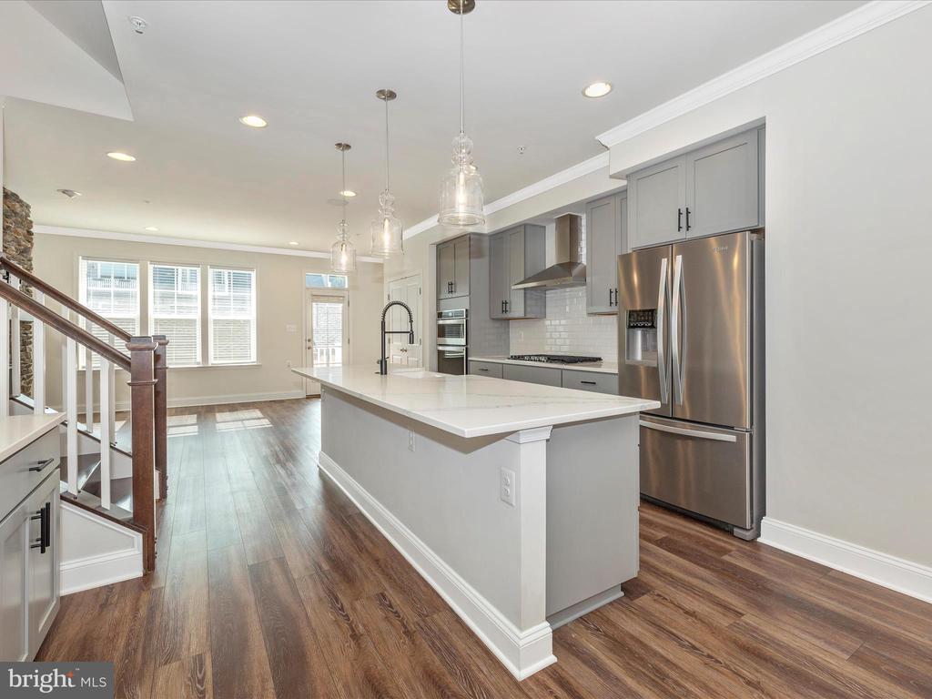905 Holden Rd