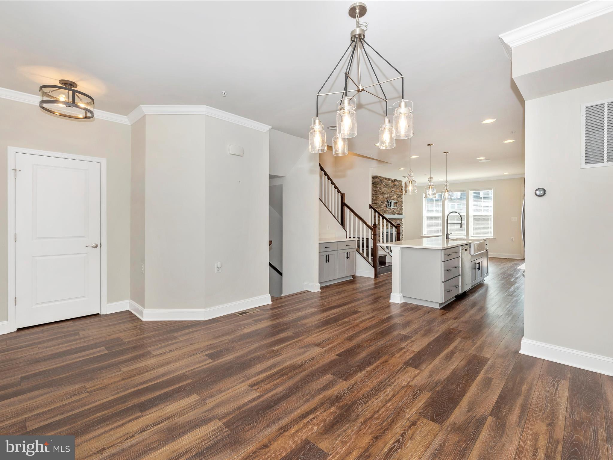 905 Holden Rd