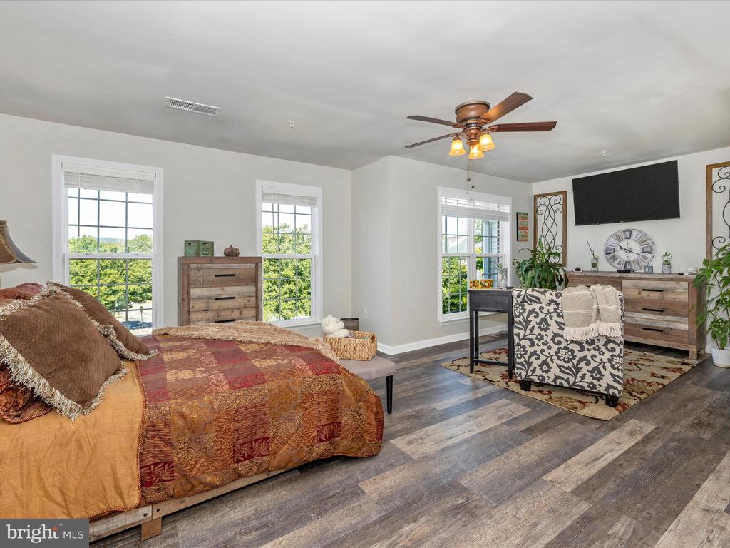 107 Swallow Pointe Ct